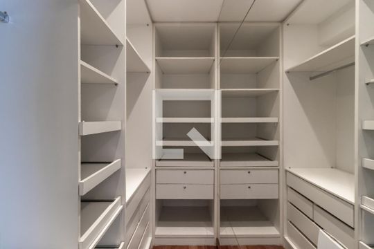 Apartamento à venda, com 187 m², 3 quartos e 3 vagas — Suíte 3