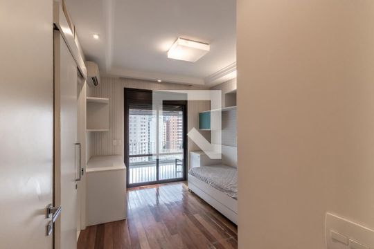 Apartamento à venda, com 187 m², 3 quartos e 3 vagas — Suíte 1