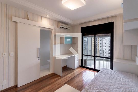 Apartamento à venda, com 187 m², 3 quartos e 3 vagas — Suíte 1