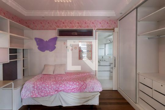 Apartamento à venda, com 187 m², 3 quartos e 3 vagas — Suíte 2