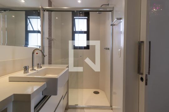 Apartamento à venda, com 187 m², 3 quartos e 3 vagas — Suíte 2