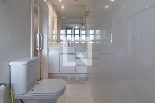 Apartamento à venda, com 187 m², 3 quartos e 3 vagas — Suíte 1