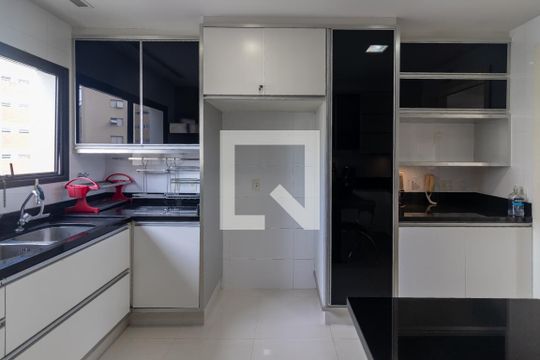 Apartamento à venda, com 187 m², 3 quartos e 3 vagas — Cozinha