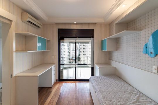 Apartamento à venda, com 187 m², 3 quartos e 3 vagas — Suíte 1