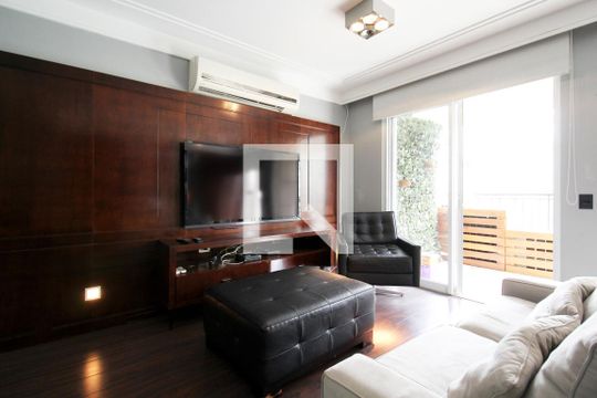 Apartamento para comprar, 1 quarto, varanda e mobiliado. Oportunidade de compra imperdível. — Sala