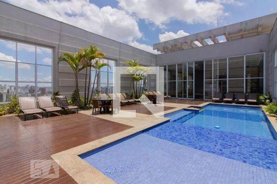 Apartamento para comprar, 1 quarto, varanda e mobiliado. Oportunidade de compra imperdível. — Área comum - Piscina
