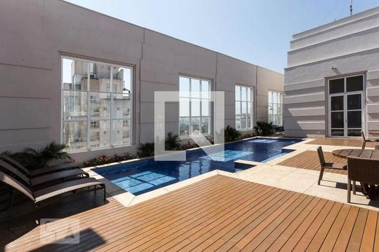 Apartamento para comprar, 1 quarto, varanda e mobiliado. Oportunidade de compra imperdível. — Área comum - Piscina