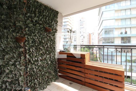 Apartamento para comprar, 1 quarto, varanda e mobiliado. Oportunidade de compra imperdível. — Varanda 