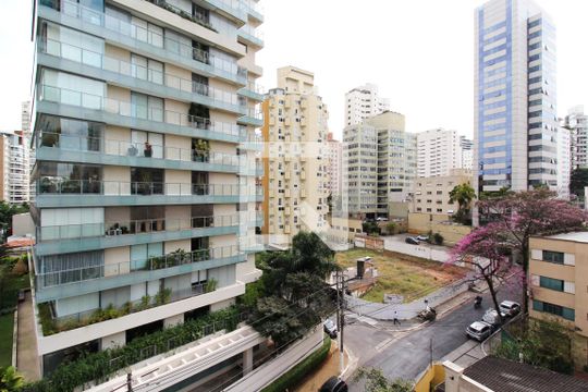 Apartamento para comprar, 1 quarto, varanda e mobiliado. Oportunidade de compra imperdível. — Vista 