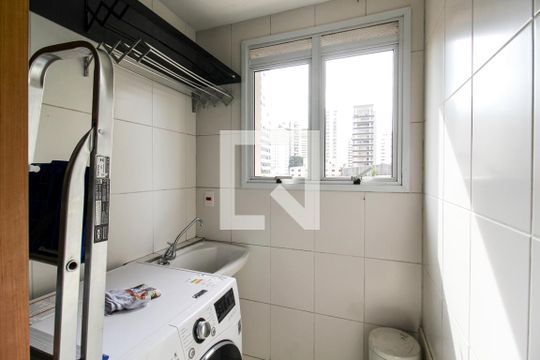 Apartamento para comprar, 1 quarto, varanda e mobiliado. Oportunidade de compra imperdível. — Área de Serviço 