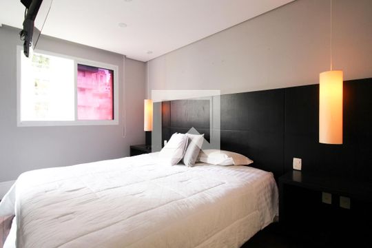 Apartamento para comprar, 1 quarto, varanda e mobiliado. Oportunidade de compra imperdível. — Suíte 