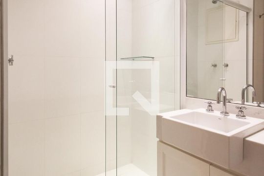 Apartamento para comprar, 1 quarto, varanda e mobiliado. Oportunidade de compra imperdível. — Banheiro