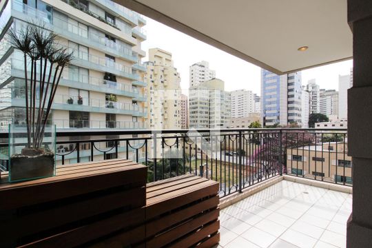 Apartamento para comprar, 1 quarto, varanda e mobiliado. Oportunidade de compra imperdível. — Varanda 