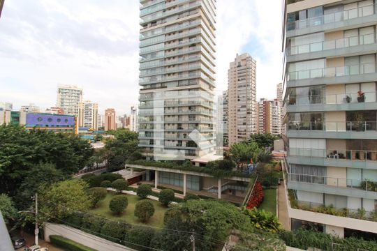 Apartamento para comprar, 1 quarto, varanda e mobiliado. Oportunidade de compra imperdível. — Vista 