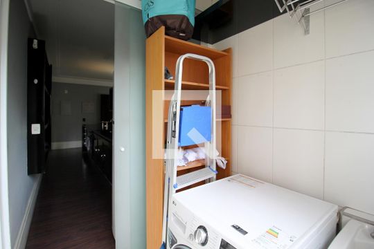 Apartamento para comprar, 1 quarto, varanda e mobiliado. Oportunidade de compra imperdível. — Área de Serviço 