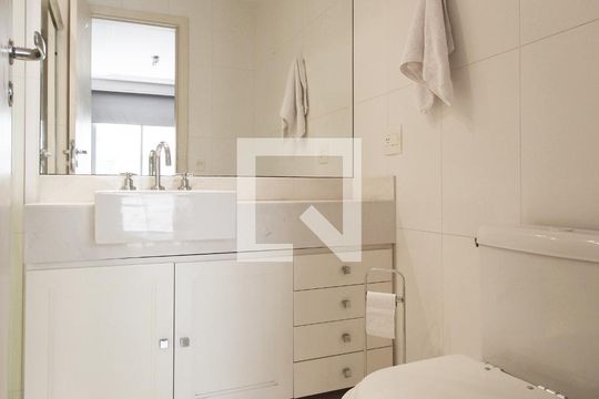 Apartamento para comprar, 1 quarto, varanda e mobiliado. Oportunidade de compra imperdível. — Banheiro