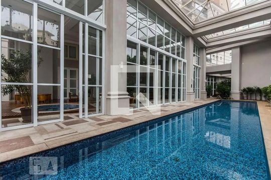 Apartamento para comprar, 1 quarto, varanda e mobiliado. Oportunidade de compra imperdível. — Área comum - Piscina Coberta 