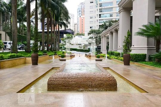 Apartamento para comprar, 1 quarto, varanda e mobiliado. Oportunidade de compra imperdível. — Entrada