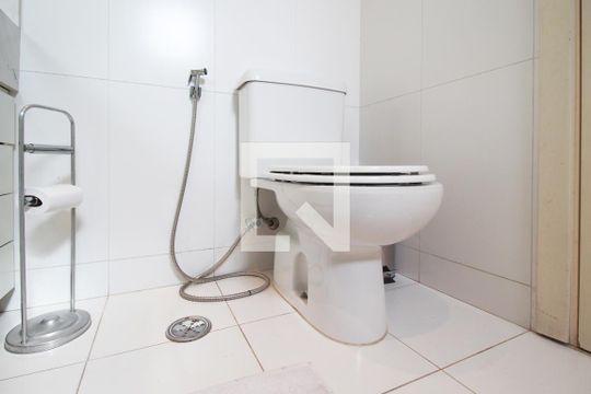 Apartamento para comprar, 1 quarto, varanda e mobiliado. Oportunidade de compra imperdível. — Banheiro da Suíte 