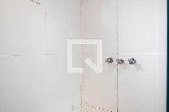 Apartamento para comprar, 1 quarto, varanda e mobiliado. Oportunidade de compra imperdível. — Banheiro da Suíte 