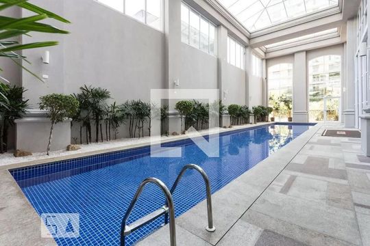 Apartamento para comprar, 1 quarto, varanda e mobiliado. Oportunidade de compra imperdível. — Área comum - Piscina Coberta 