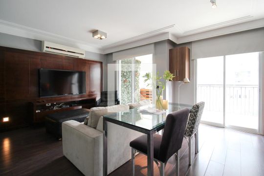Apartamento para comprar, 1 quarto, varanda e mobiliado. Oportunidade de compra imperdível. — Sala