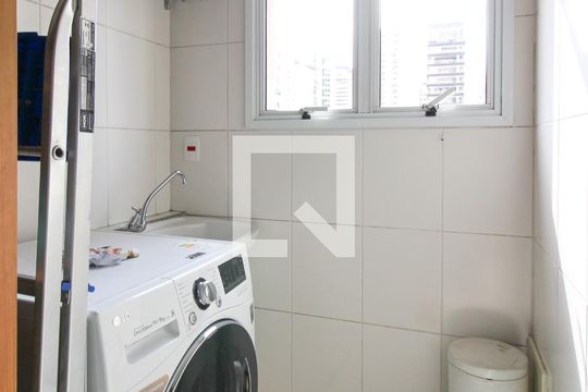 Apartamento para comprar, 1 quarto, varanda e mobiliado. Oportunidade de compra imperdível. — Área de Serviço 