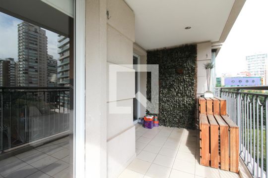 Apartamento para comprar, 1 quarto, varanda e mobiliado. Oportunidade de compra imperdível. — Varanda 