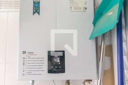 Venda de apartamento em Pinheiros com 3 quartos, varanda e piscina. Ótima oportunidade para comprar. — Área de Serviço