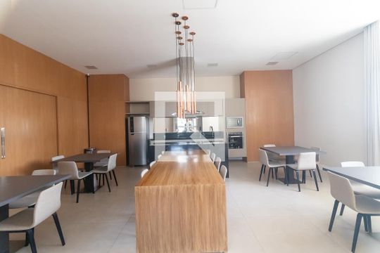 Venda de apartamento em Pinheiros com 3 quartos, varanda e piscina. Ótima oportunidade para comprar. — Espaço Gourmet