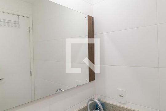 Venda de apartamento em Pinheiros com 3 quartos, varanda e piscina. Ótima oportunidade para comprar. — Banheiro da Suíte