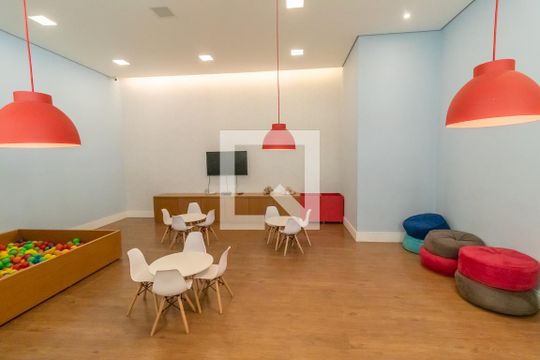 Venda de apartamento em Pinheiros com 3 quartos, varanda e piscina. Ótima oportunidade para comprar. — Brinquedoteca