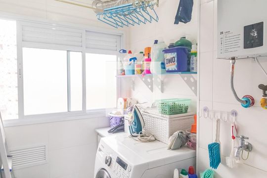 Venda de apartamento em Pinheiros com 3 quartos, varanda e piscina. Ótima oportunidade para comprar. — Área de Serviço