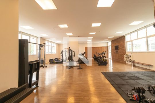 Venda de apartamento em Pinheiros com 3 quartos, varanda e piscina. Ótima oportunidade para comprar. — Academia
