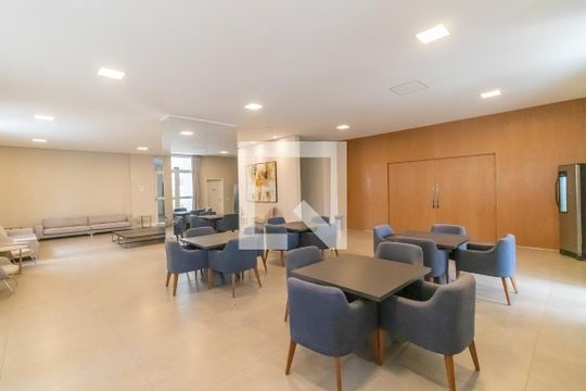 Venda de apartamento em Pinheiros com 3 quartos, varanda e piscina. Ótima oportunidade para comprar. — Área comum - Salão de festas