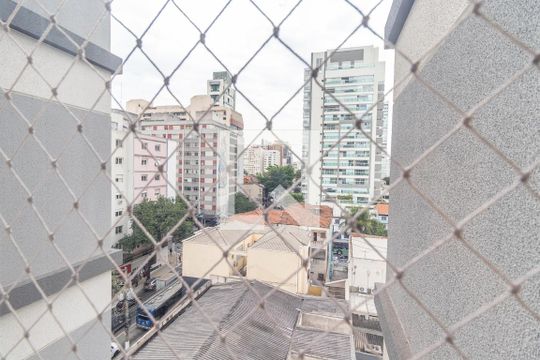 Venda de apartamento em Pinheiros com 3 quartos, varanda e piscina. Ótima oportunidade para comprar. — Vista do Quarto 2