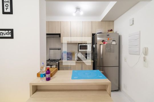 Venda de apartamento em Pinheiros com 3 quartos, varanda e piscina. Ótima oportunidade para comprar. — Cozinha