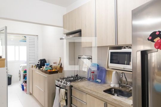 Venda de apartamento em Pinheiros com 3 quartos, varanda e piscina. Ótima oportunidade para comprar. — Cozinha