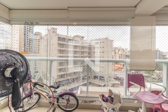 Venda de apartamento em Pinheiros com 3 quartos, varanda e piscina. Ótima oportunidade para comprar. — Vista da Suíte