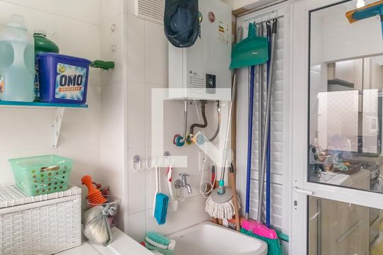 Venda de apartamento em Pinheiros com 3 quartos, varanda e piscina. Ótima oportunidade para comprar. — Área de Serviço