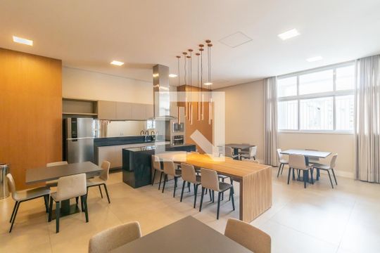Venda de apartamento em Pinheiros com 3 quartos, varanda e piscina. Ótima oportunidade para comprar. — Espaço Gourmet