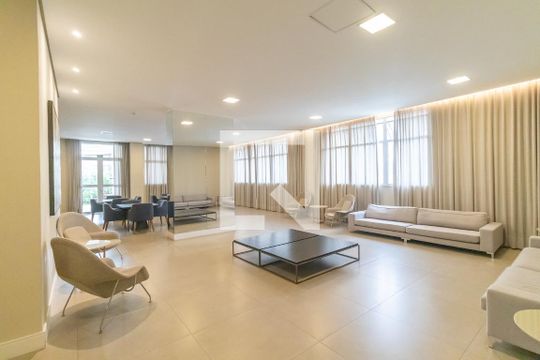 Venda de apartamento em Pinheiros com 3 quartos, varanda e piscina. Ótima oportunidade para comprar. — Área comum - Salão de festas