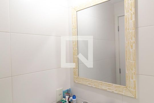 Venda de apartamento em Pinheiros com 3 quartos, varanda e piscina. Ótima oportunidade para comprar. — Banheiro Social