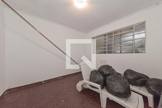 Casa no Brooklin para comprar: 3 quartos, 2 suítes, piscina no condomínio, aceita pets, jardim. — Área de Serviço - Quarto