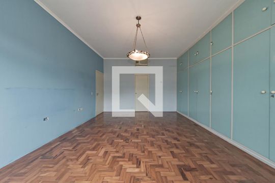 Casa no Brooklin para comprar: 3 quartos, 2 suítes, piscina no condomínio, aceita pets, jardim. — Suíte 1