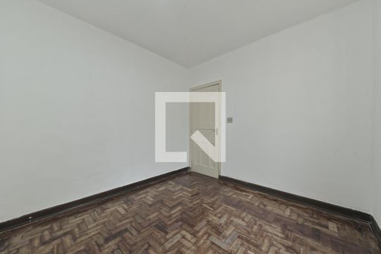 Casa no Brooklin para comprar: 3 quartos, 2 suítes, piscina no condomínio, aceita pets, jardim. — Área de Serviço - Quarto