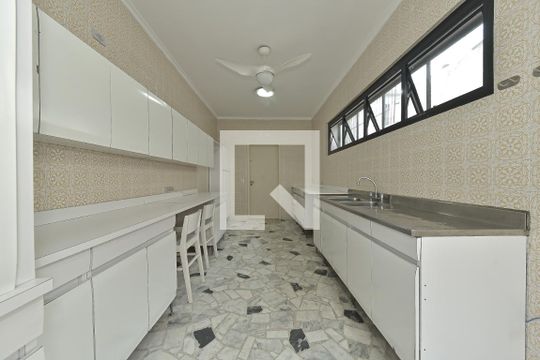 Casa no Brooklin para comprar: 3 quartos, 2 suítes, piscina no condomínio, aceita pets, jardim. — Cozinha