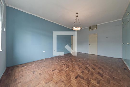 Casa no Brooklin para comprar: 3 quartos, 2 suítes, piscina no condomínio, aceita pets, jardim. — Suíte 1