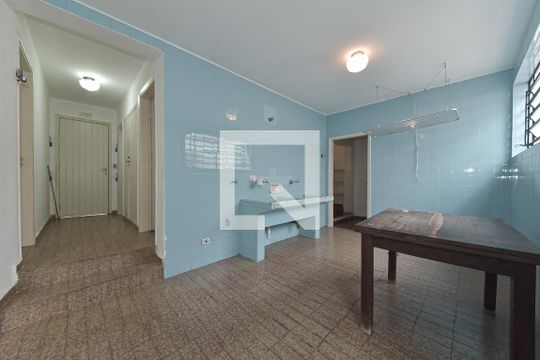 Casa no Brooklin para comprar: 3 quartos, 2 suítes, piscina no condomínio, aceita pets, jardim. — Área de Serviço
