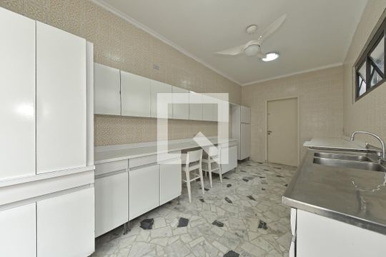 Casa no Brooklin para comprar: 3 quartos, 2 suítes, piscina no condomínio, aceita pets, jardim. — Cozinha